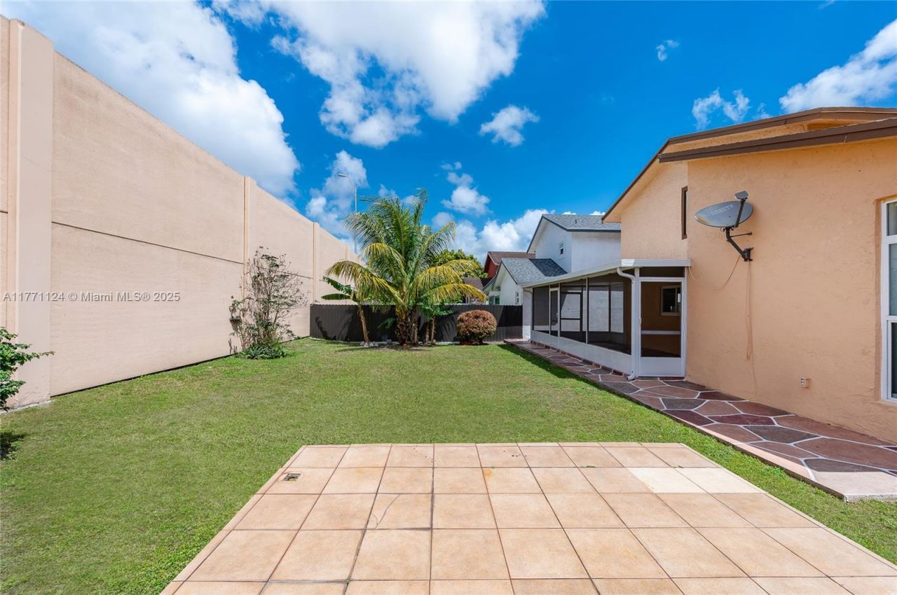 1007 NW 106th Ave Cir, Miami, FL 33172 Photo