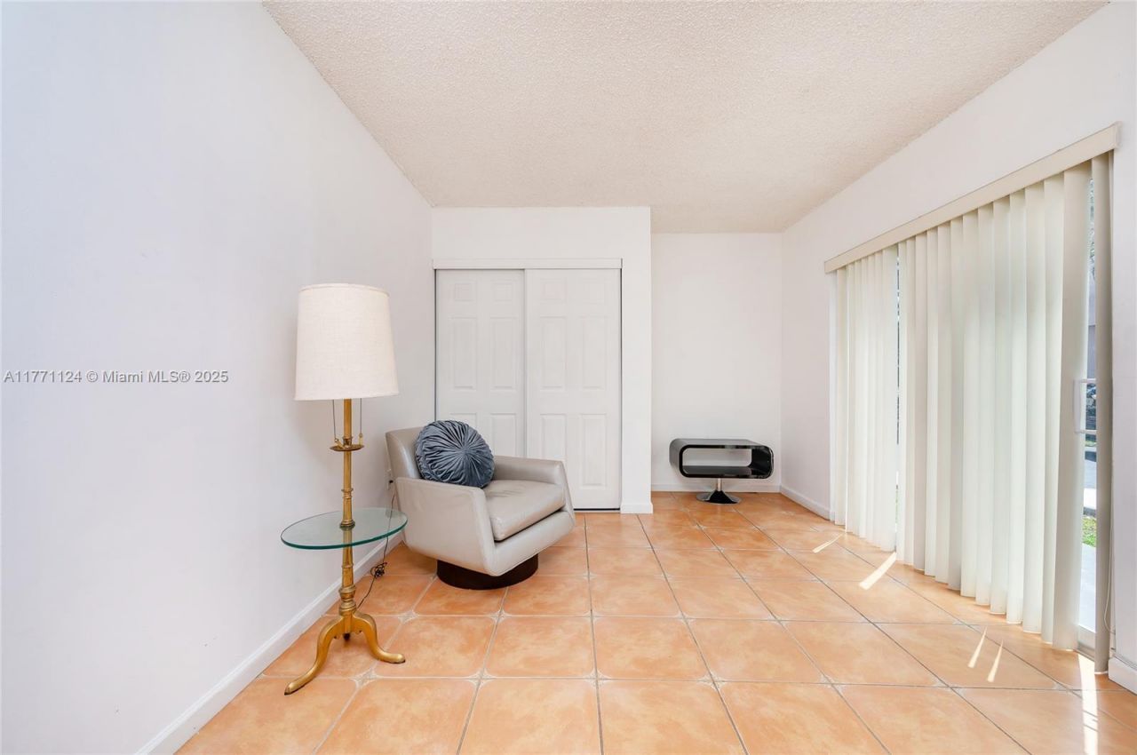 1007 NW 106th Ave Cir, Miami, FL 33172 Photo