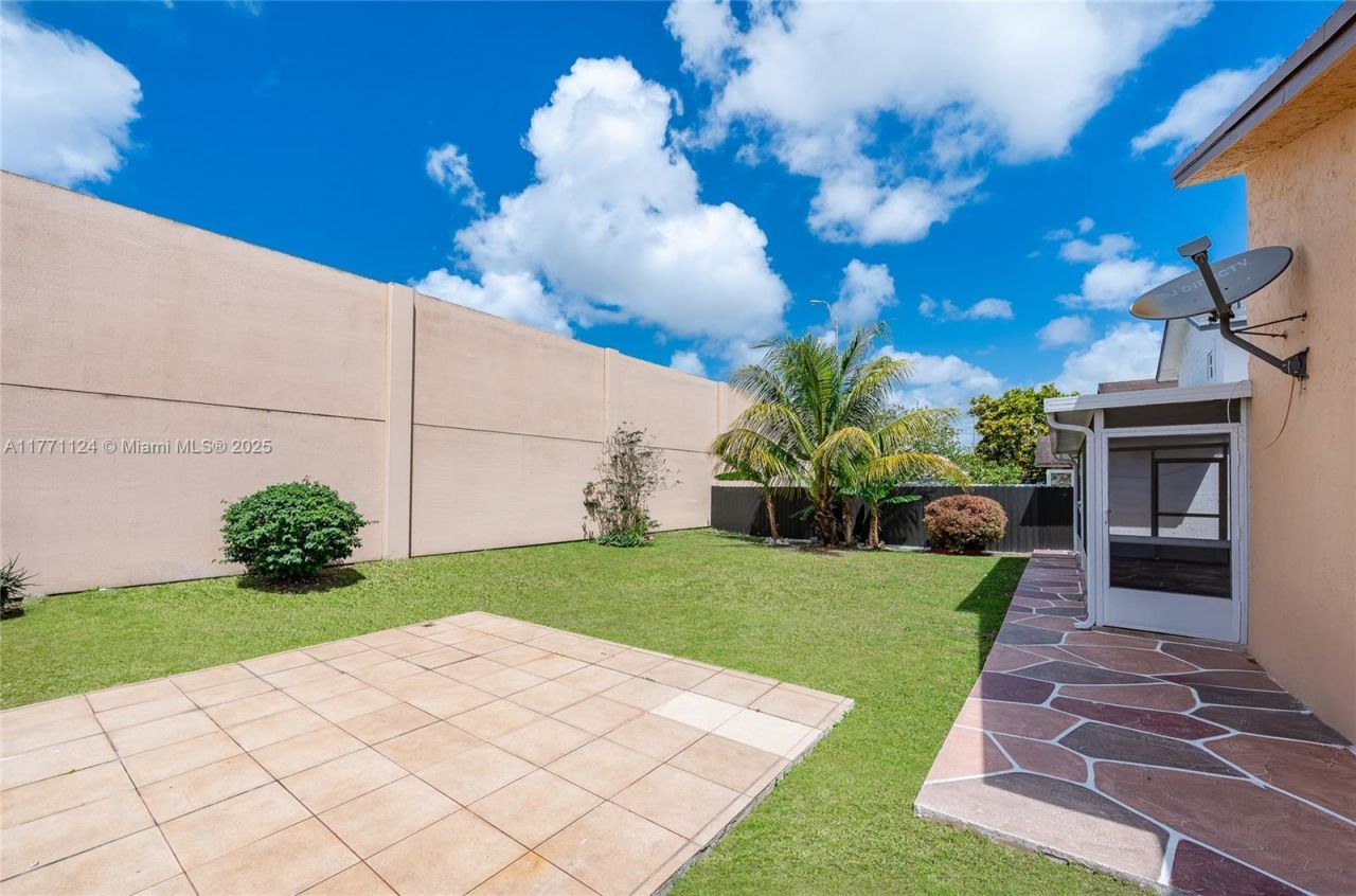 1007 NW 106th Ave Cir, Miami, FL 33172 Photo