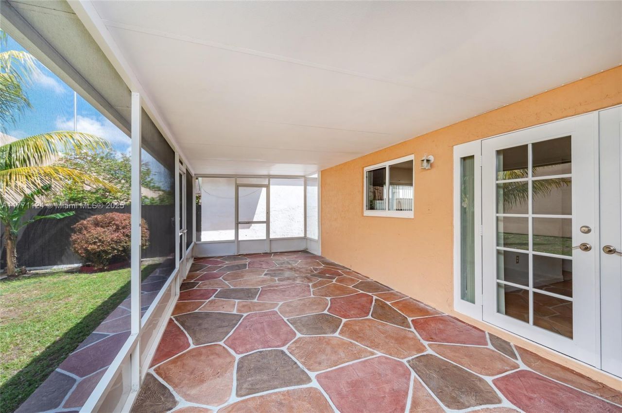 1007 NW 106th Ave Cir, Miami, FL 33172 Photo