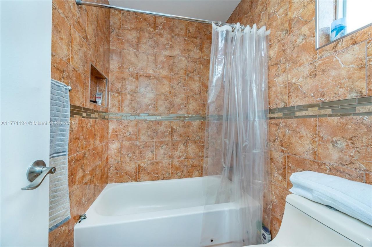 1007 NW 106th Ave Cir, Miami, FL 33172 Photo