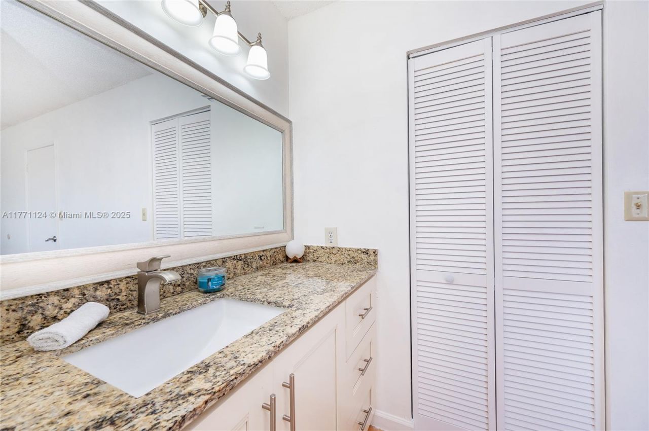 1007 NW 106th Ave Cir, Miami, FL 33172 Photo