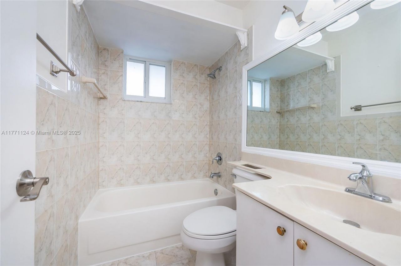 1007 NW 106th Ave Cir, Miami, FL 33172 Photo