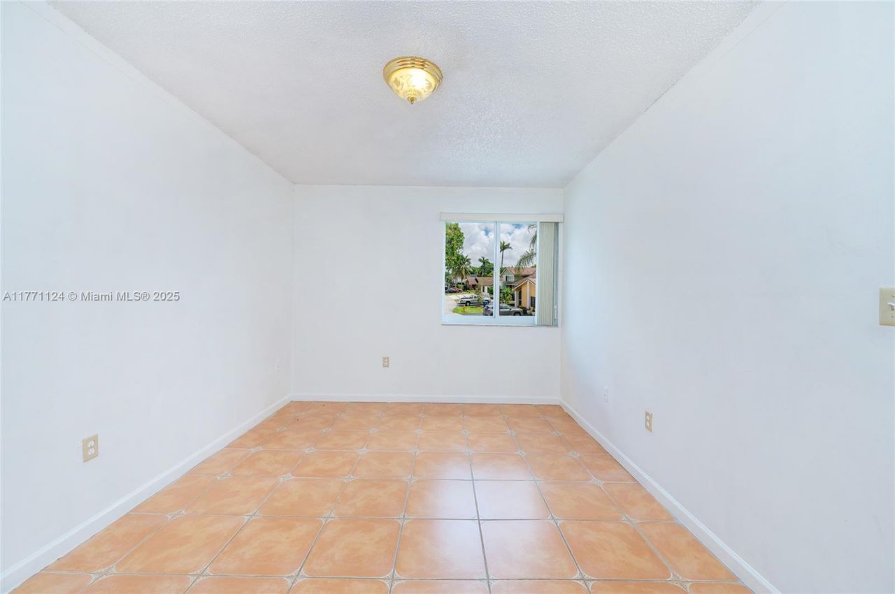 1007 NW 106th Ave Cir, Miami, FL 33172 Photo