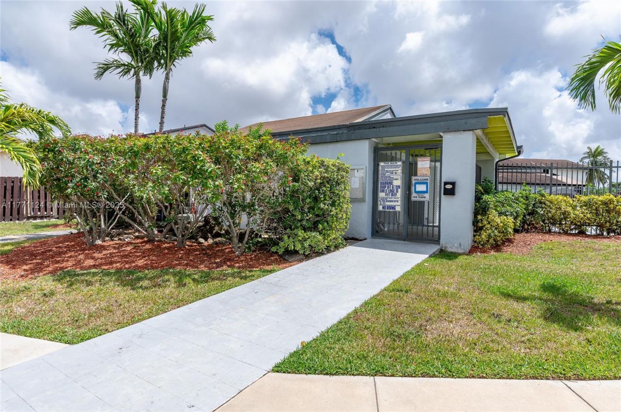 1007 NW 106th Ave Cir, Miami, FL 33172 Photo