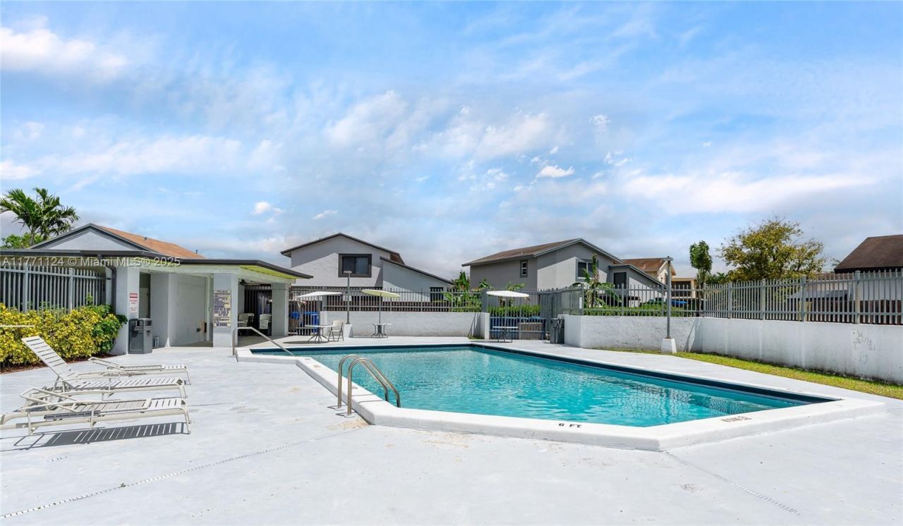 1007 NW 106th Ave Cir, Miami, FL 33172 Photo