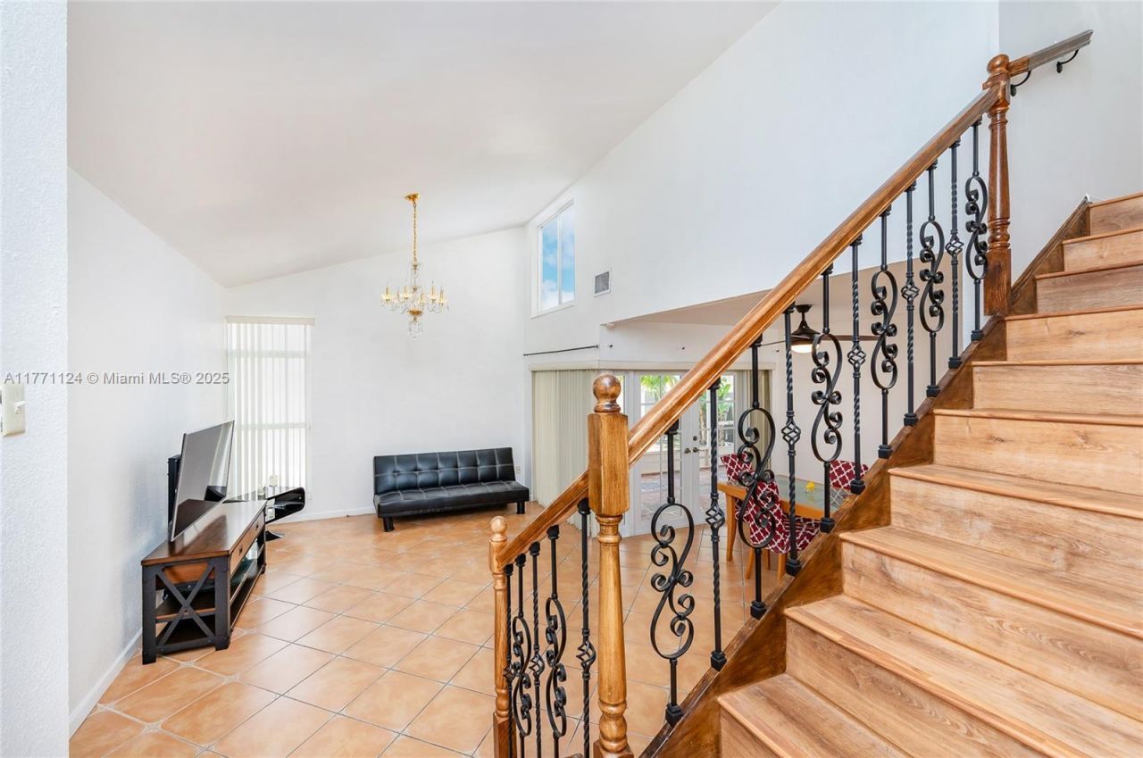 1007 NW 106th Ave Cir, Miami, FL 33172 Photo