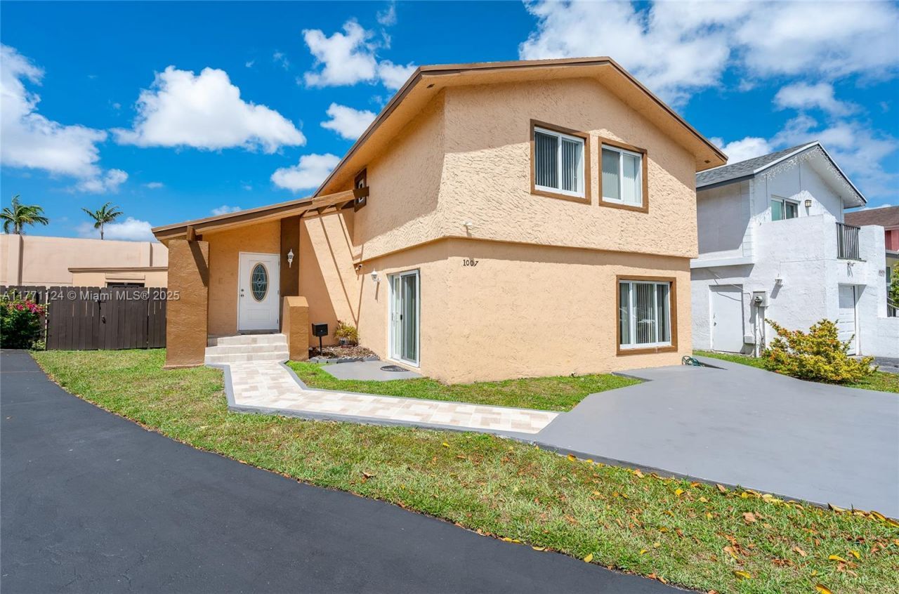 1007 NW 106th Ave Cir, Miami, FL 33172 Photo