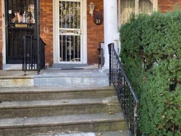 32 POMONA, PHILADELPHIA, PA 19144
