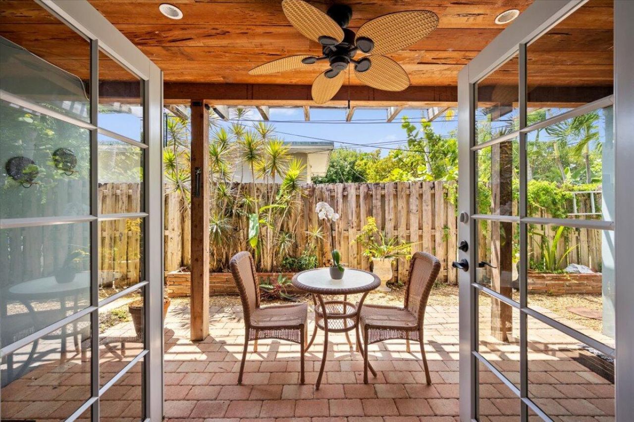 2201 N Lakeside Drive, Lake Worth Beach, FL 33460 Photo