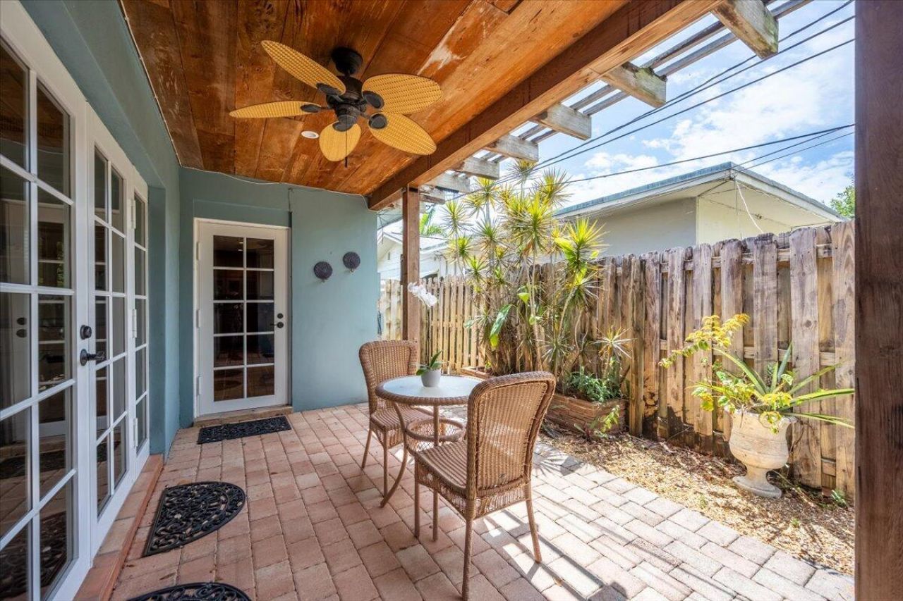 2201 N Lakeside Drive, Lake Worth Beach, FL 33460 Photo