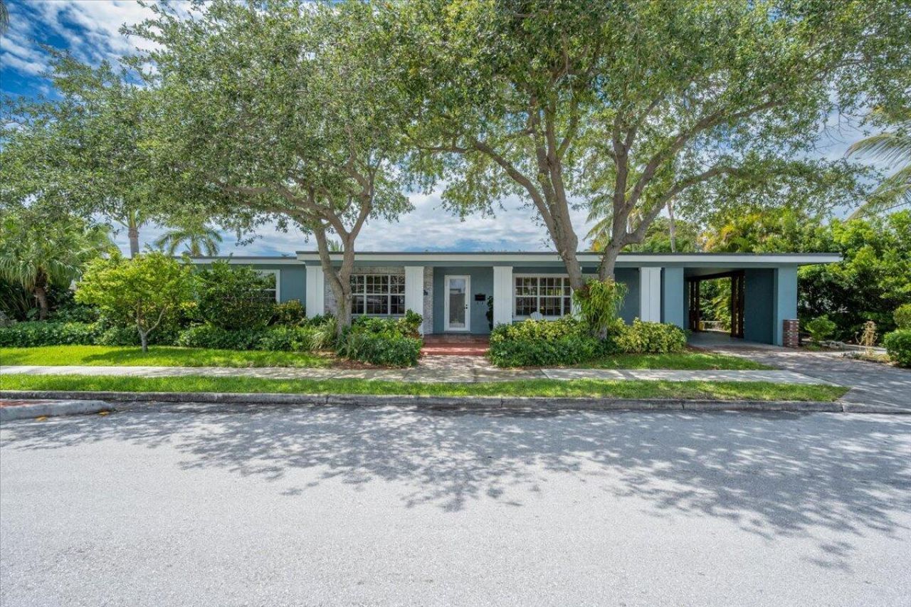 2201 N Lakeside Drive, Lake Worth Beach, FL 33460 Photo