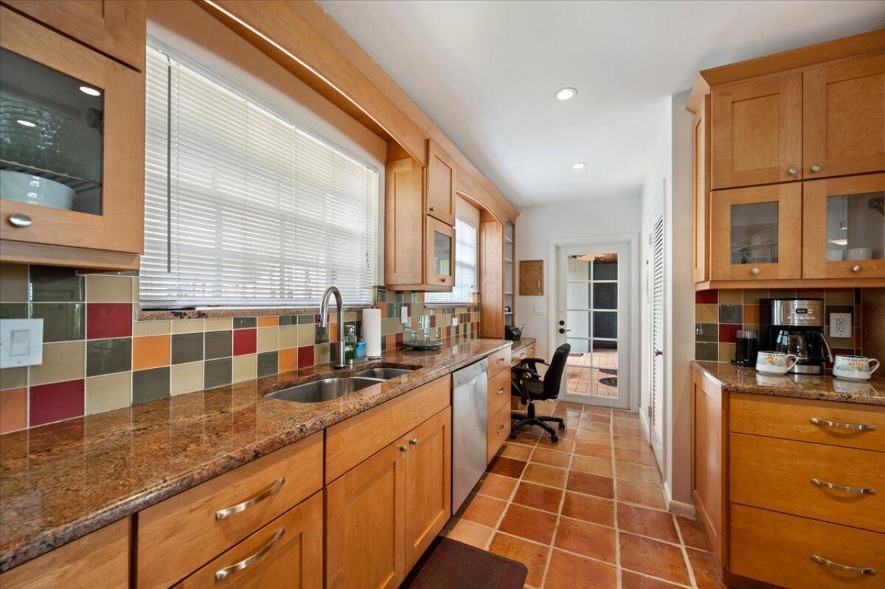 2201 N Lakeside Drive, Lake Worth Beach, FL 33460 Photo