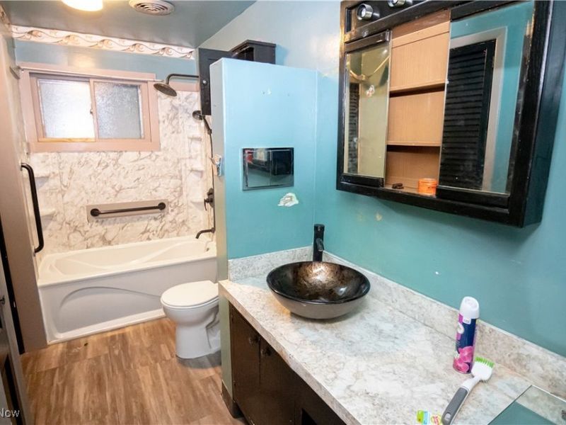 1721 Grand Boulevard, Euclid, OH 44117 Photo 24