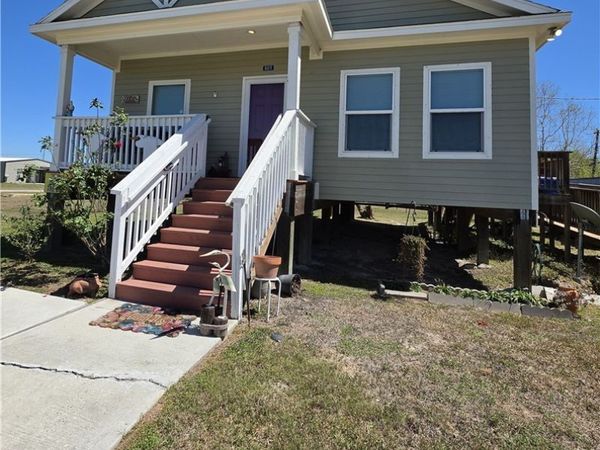 501 S 13th Street, Seadrift, TX 77983