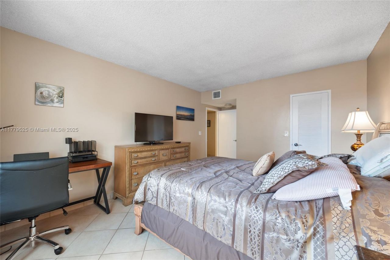 3725 S Ocean Dr, Unit 1124, Hollywood, FL 33019 Photo