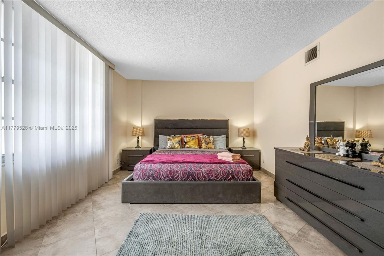 3725 S Ocean Dr, Unit 1015, Hollywood, FL 33019 Photo