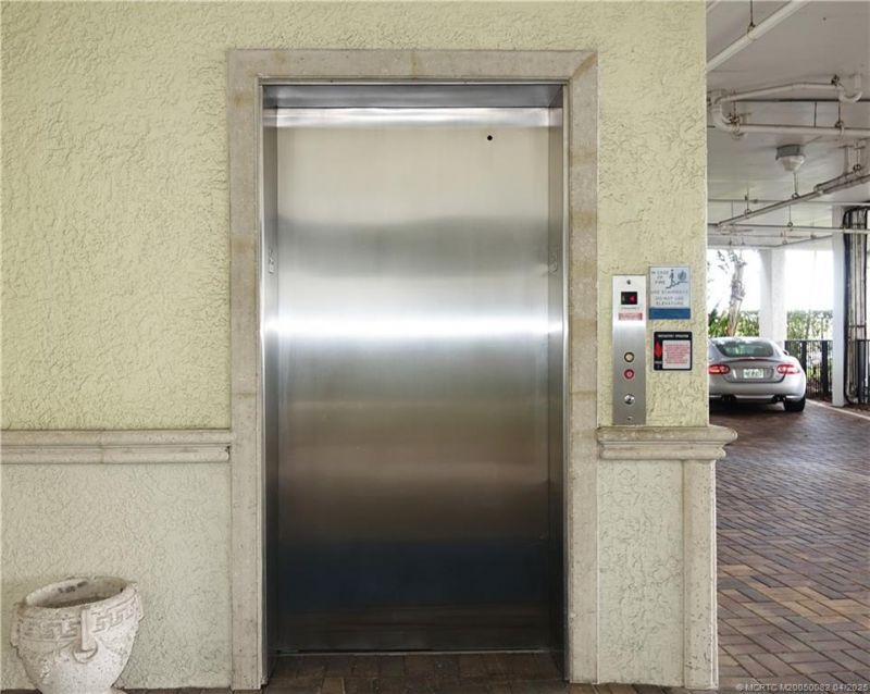 975 NW Flagler Avenue, Unit 306, Stuart, FL 34994 Photo