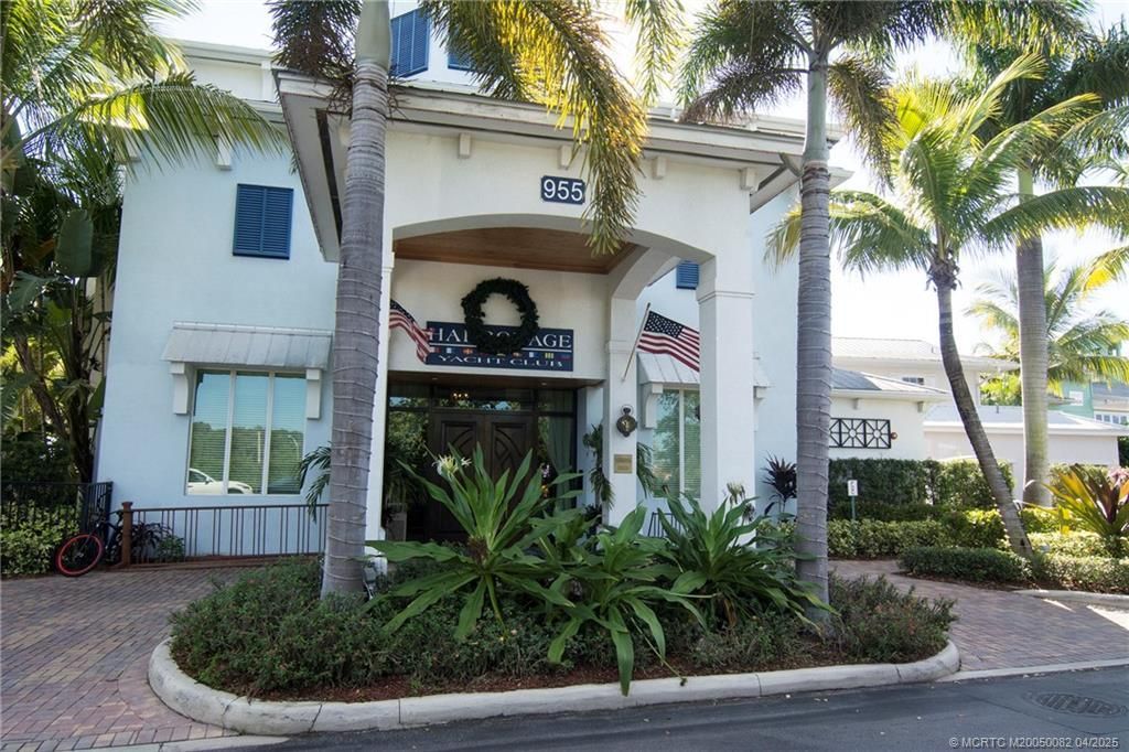975 NW Flagler Avenue, Unit 306, Stuart, FL 34994 Photo