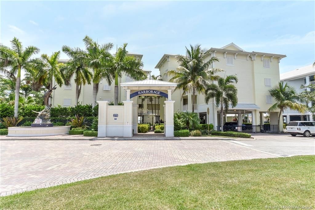 975 NW Flagler Avenue, Unit 306, Stuart, FL 34994 Photo