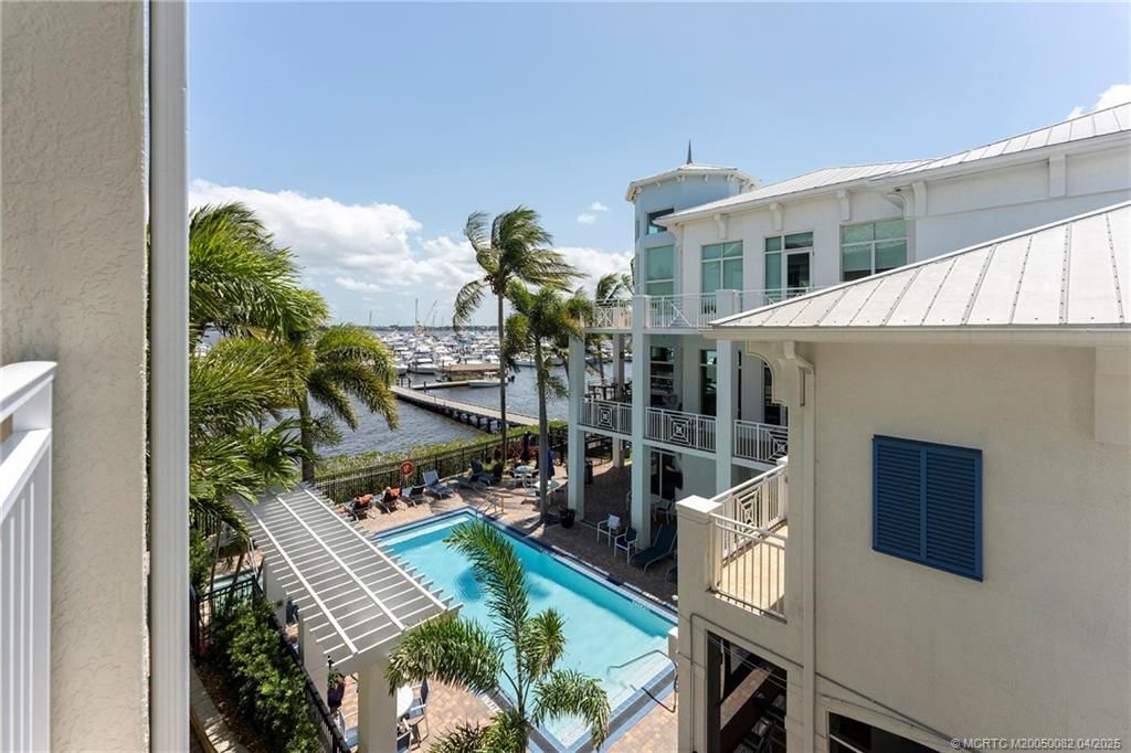 975 NW Flagler Avenue, Unit 306, Stuart, FL 34994 Photo