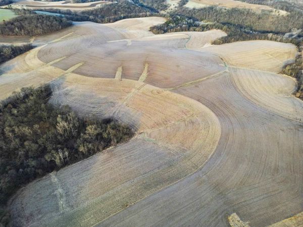 2181 Hwy 76, Dorchester, IA 52140