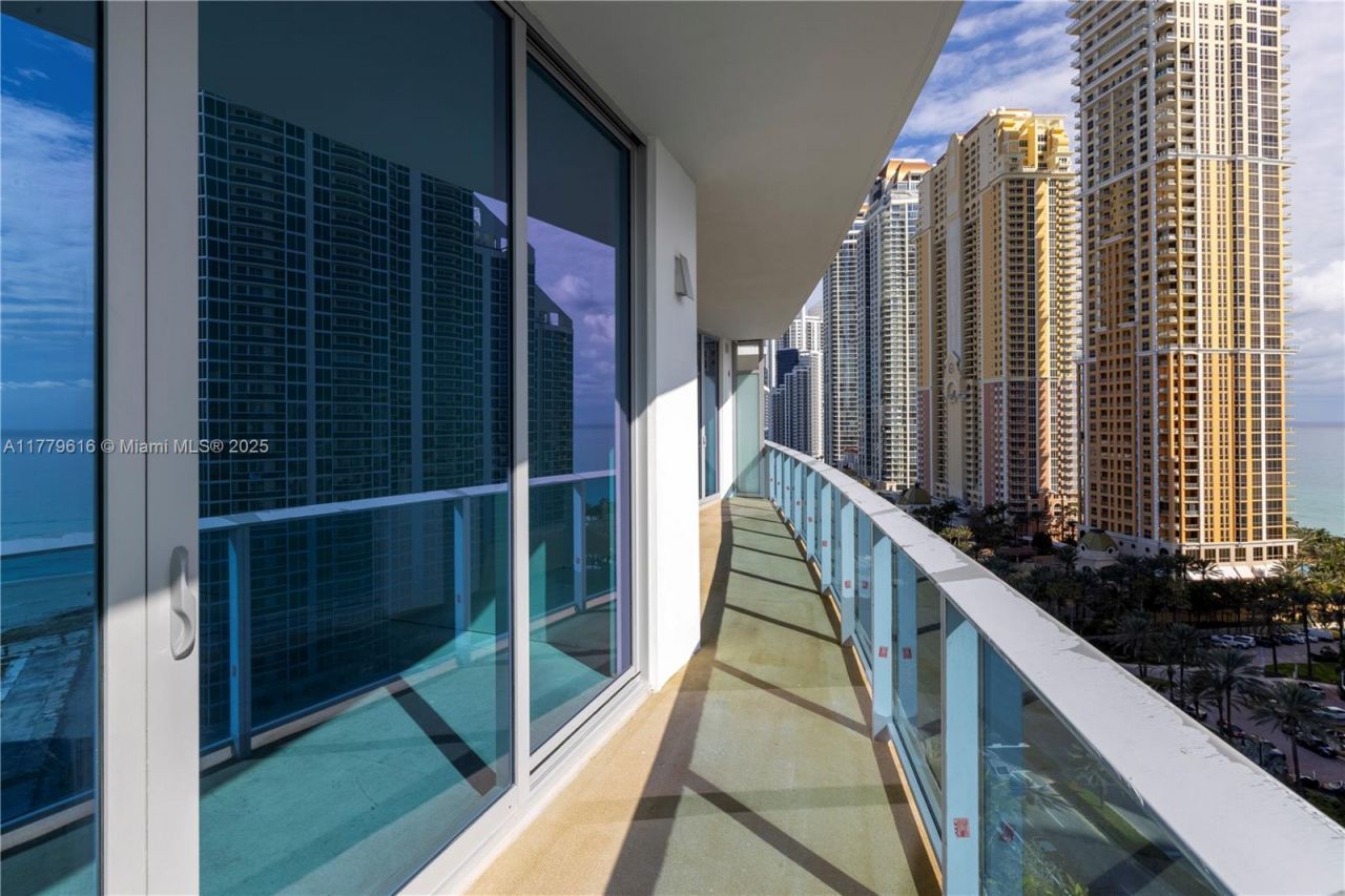 17550 Collins Avenue, Unit 1502, Sunny Isles Beach, FL 33160 Photo