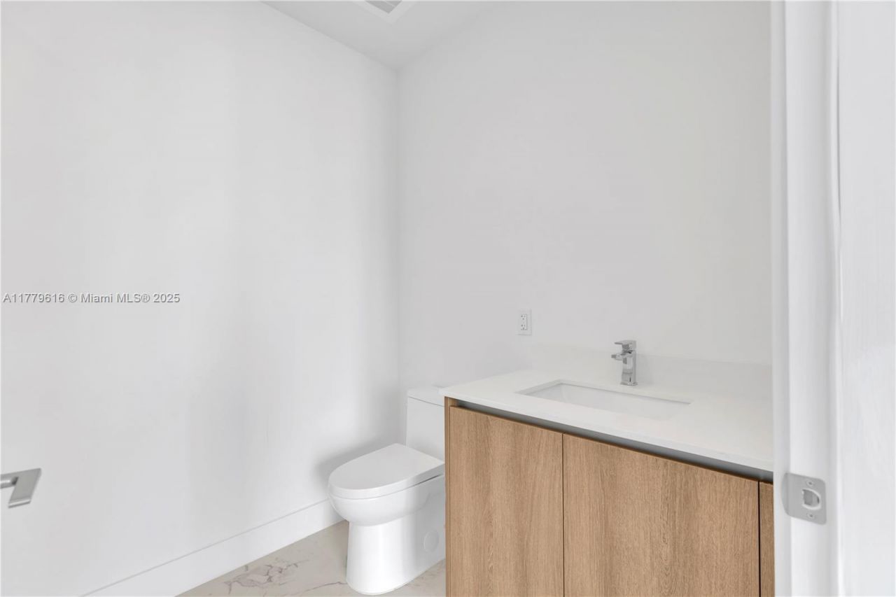 17550 Collins Avenue, Unit 1502, Sunny Isles Beach, FL 33160 Photo