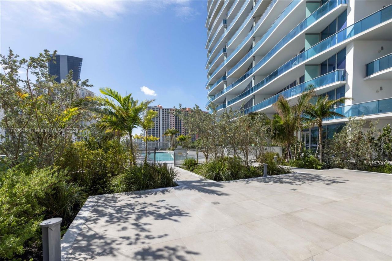 17550 Collins Avenue, Unit 1502, Sunny Isles Beach, FL 33160 Photo