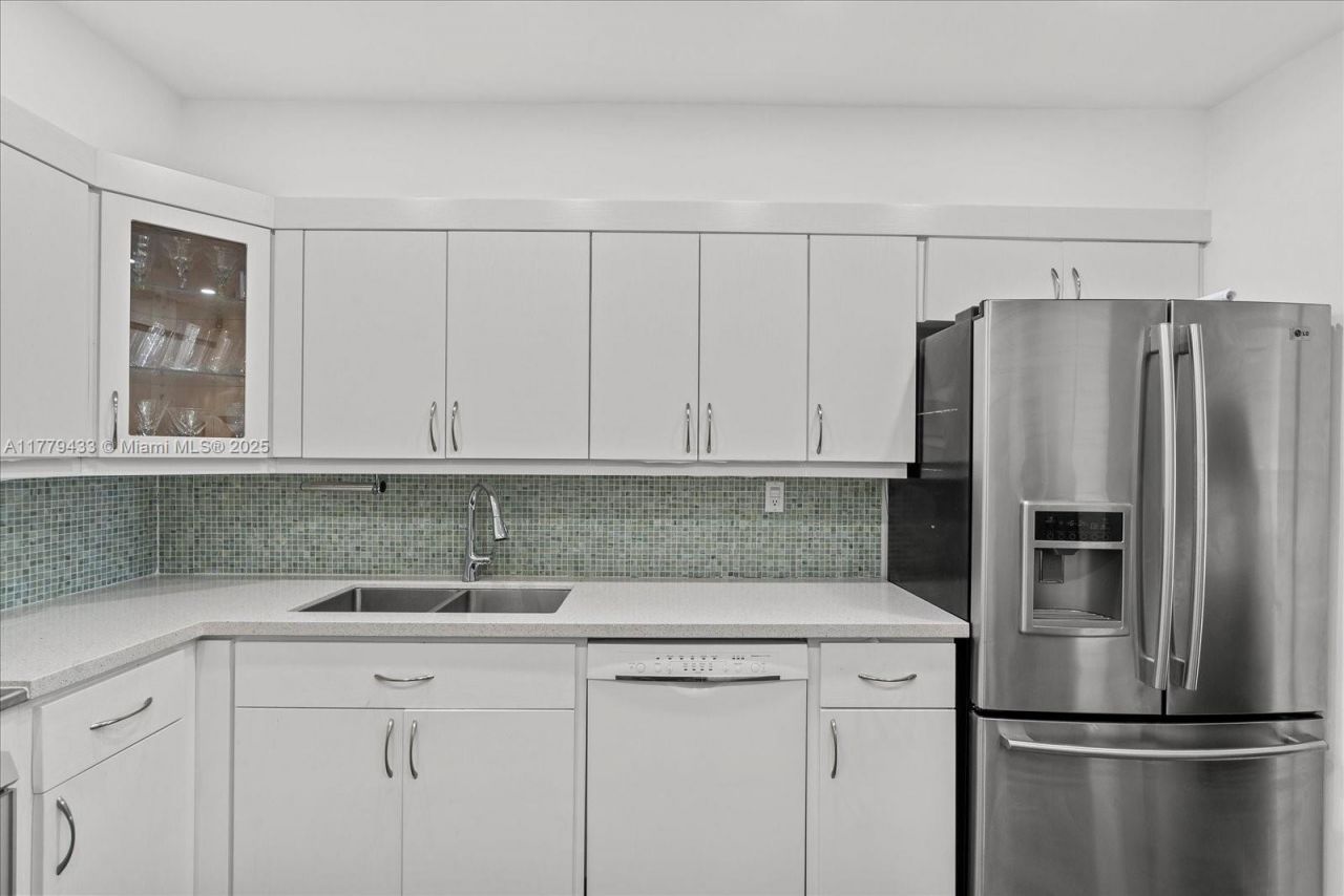 9341 E Bay Harbor, Unit PH B, Bay Harbor Islands, FL 33154 Photo