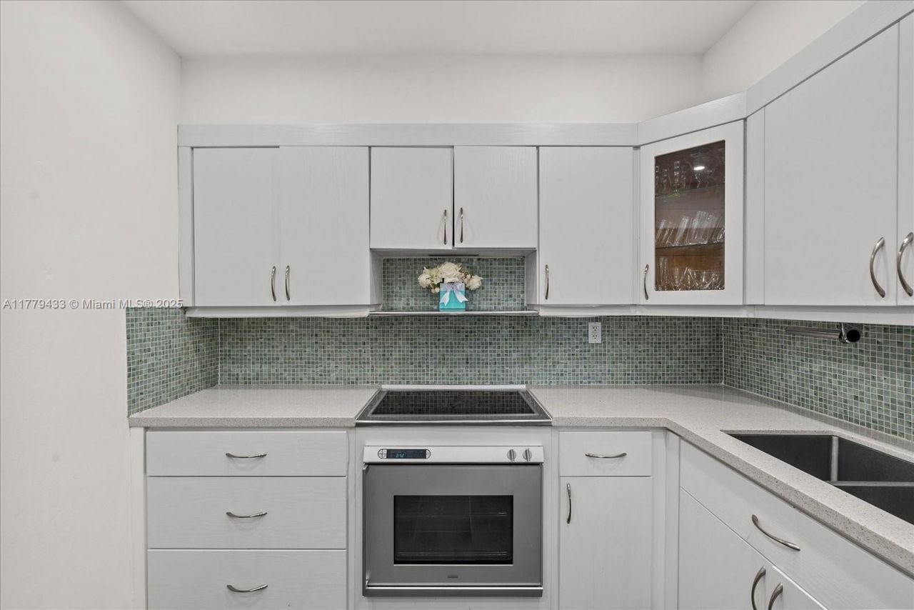 9341 E Bay Harbor, Unit PH B, Bay Harbor Islands, FL 33154 Photo