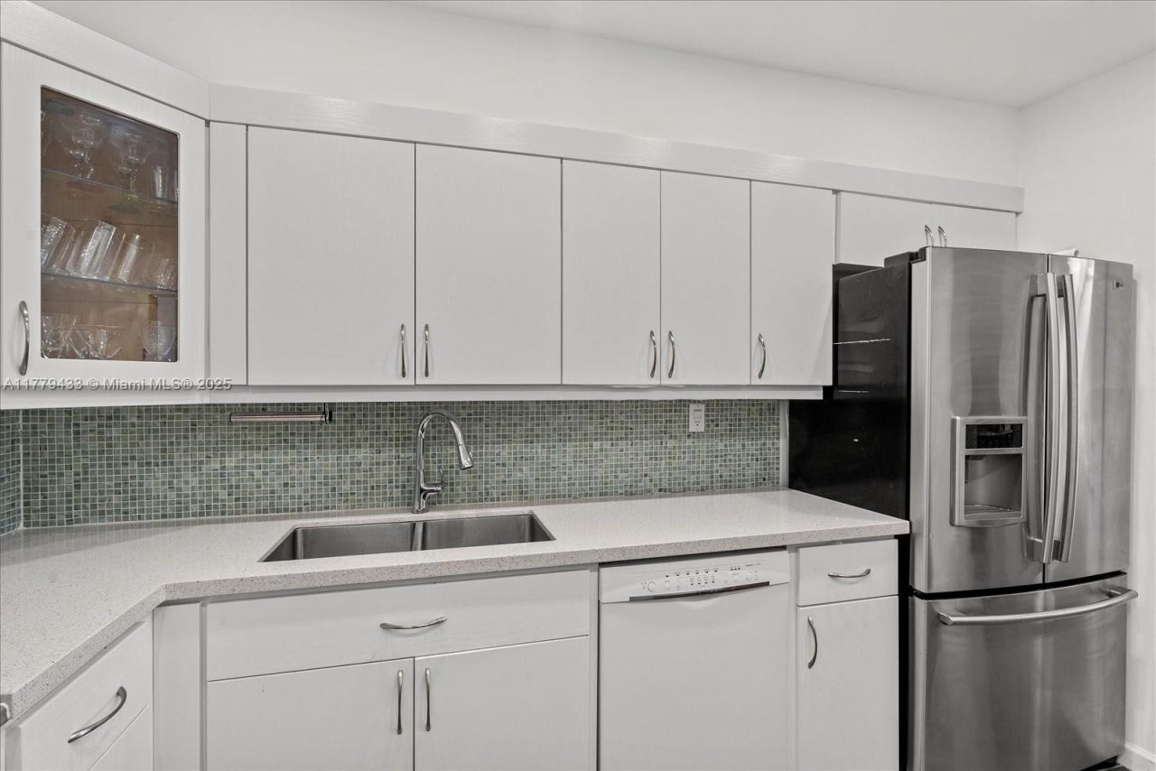 9341 E Bay Harbor, Unit PH B, Bay Harbor Islands, FL 33154 Photo