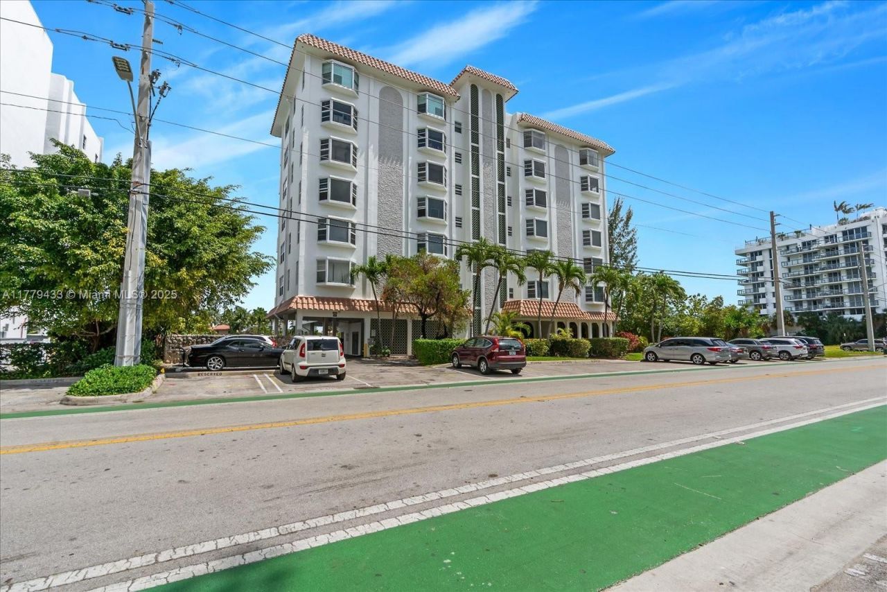 9341 E Bay Harbor, Unit PH B, Bay Harbor Islands, FL 33154 Photo