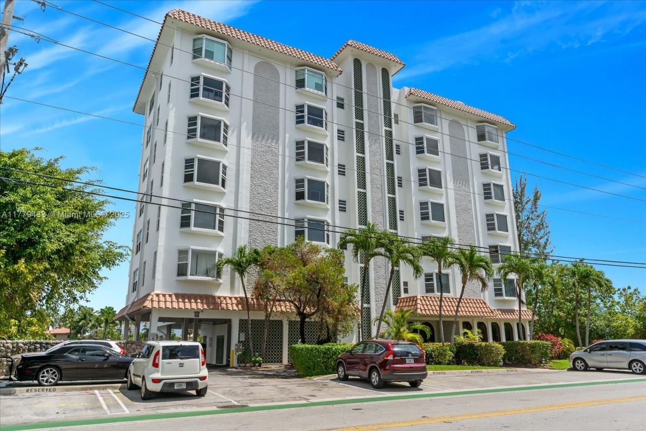 9341 E Bay Harbor, Unit PH B, Bay Harbor Islands, FL 33154 Photo