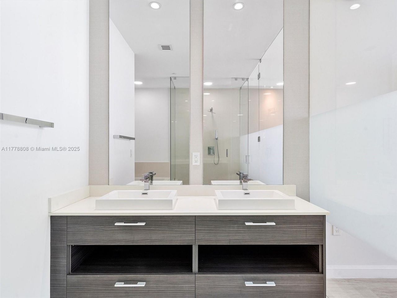 55 SW 9th St, Unit 4309, Miami, FL 33130 Photo