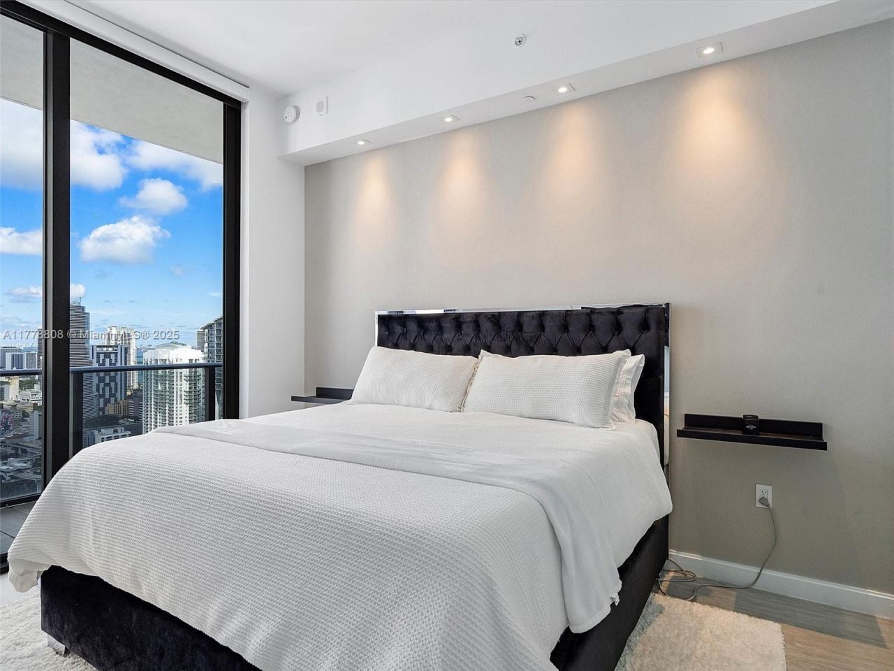 55 SW 9th St, Unit 4309, Miami, FL 33130 Photo