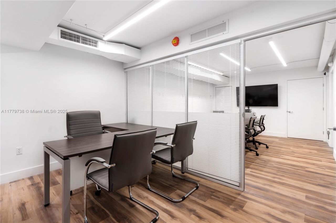 13499 Biscayne Blvd, Unit CUM5, North Miami, FL 33181 Photo