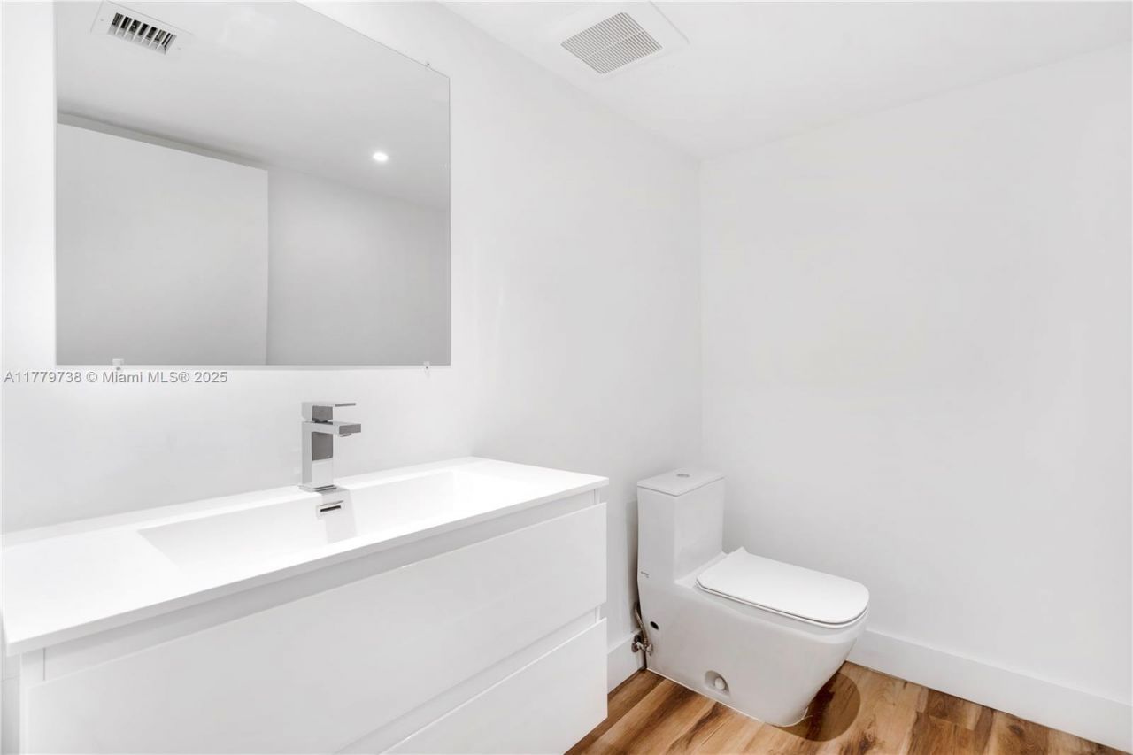 13499 Biscayne Blvd, Unit CUM5, North Miami, FL 33181 Photo