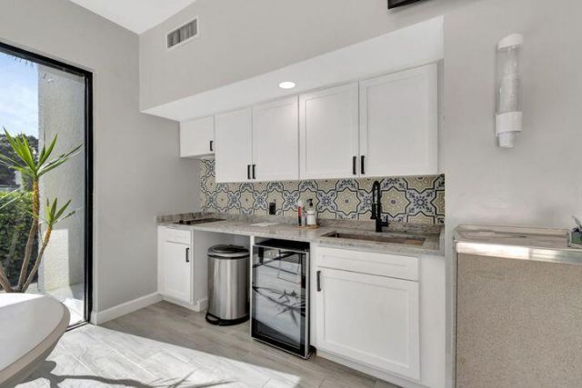 2500 Presidential Way, Unit 405, West Palm Beach, FL 33401 Photo