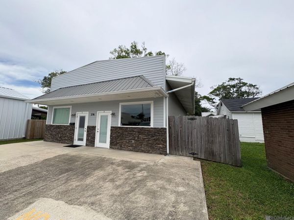 276 E Pine, Ponchatoula, LA 70454