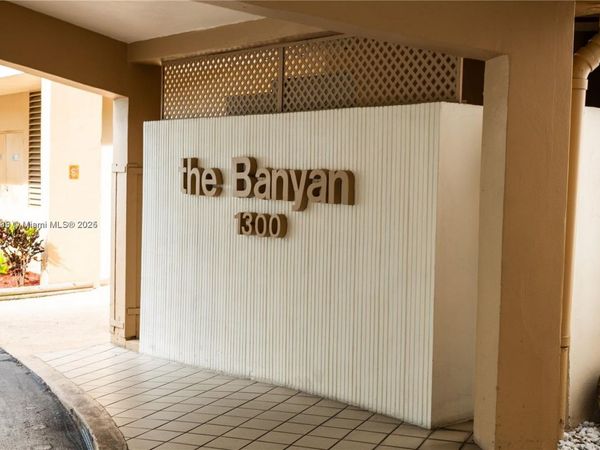 1300 Saint Charles Pl, Unit PH21, Pembroke Pines, FL 33026