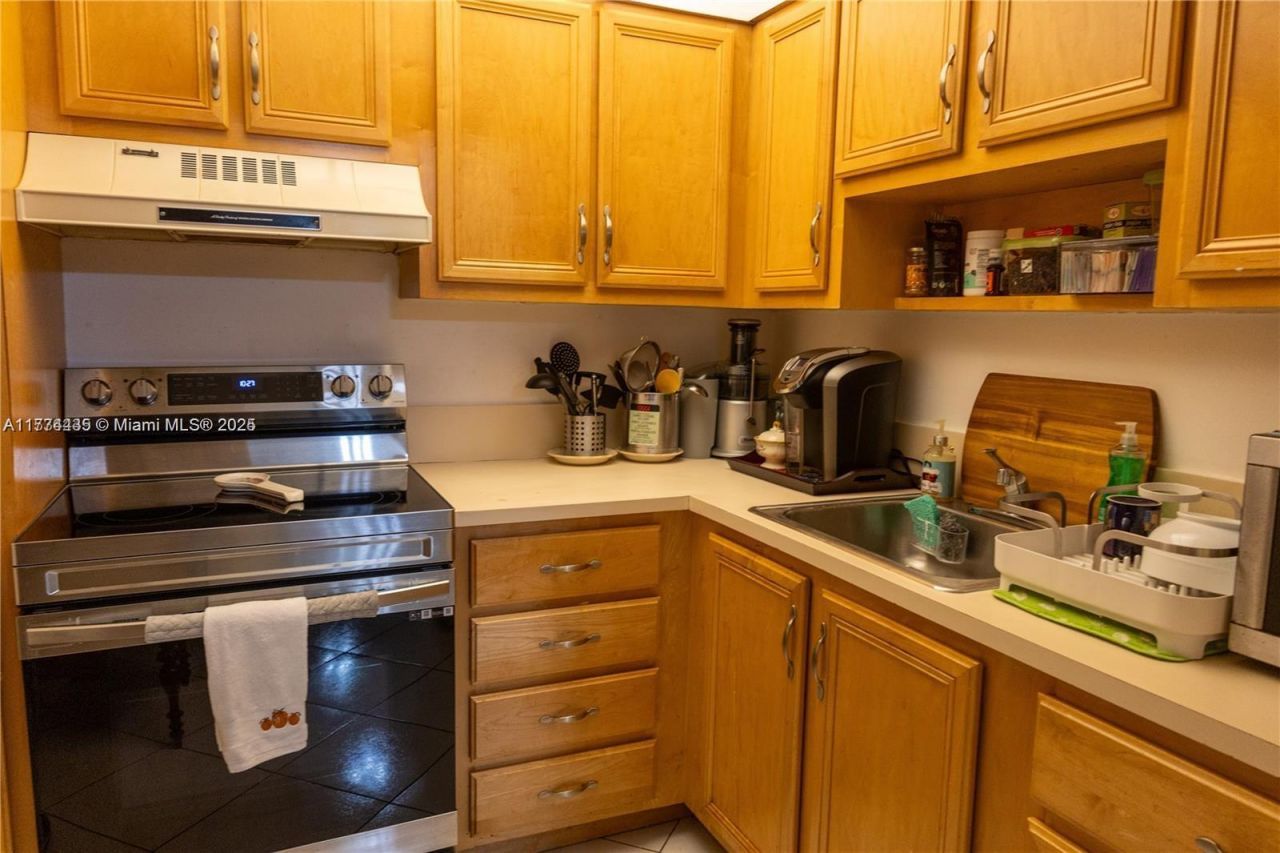 1300 Saint Charles Pl, Unit PH21, Pembroke Pines, FL 33026 Photo