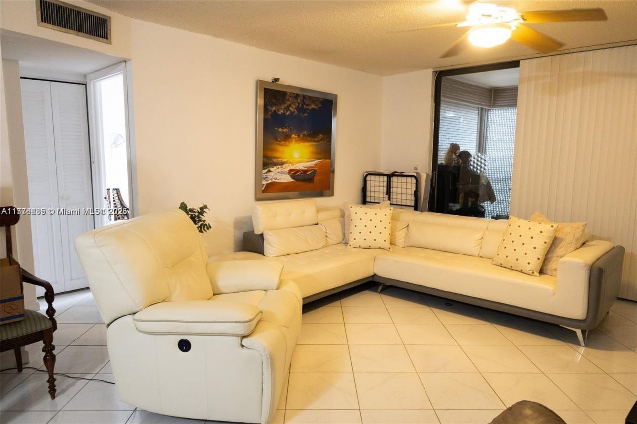 1300 Saint Charles Pl, Unit PH21, Pembroke Pines, FL 33026 Photo