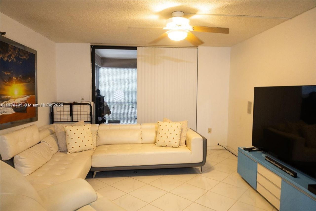 1300 Saint Charles Pl, Unit PH21, Pembroke Pines, FL 33026 Photo