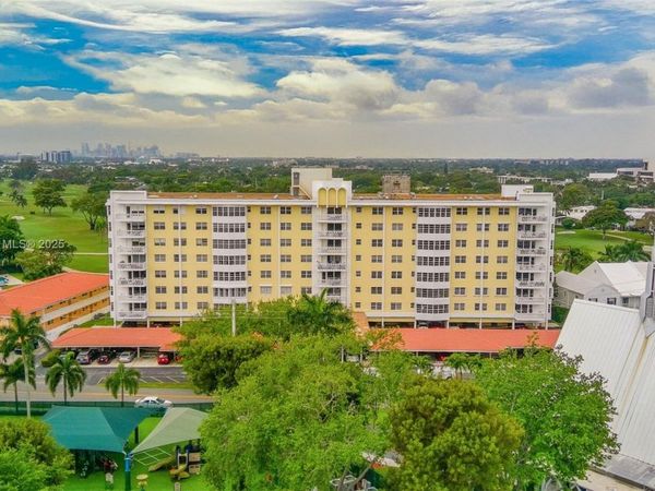 2500 NE 48th Ln, Unit 802, Fort Lauderdale, FL 33308