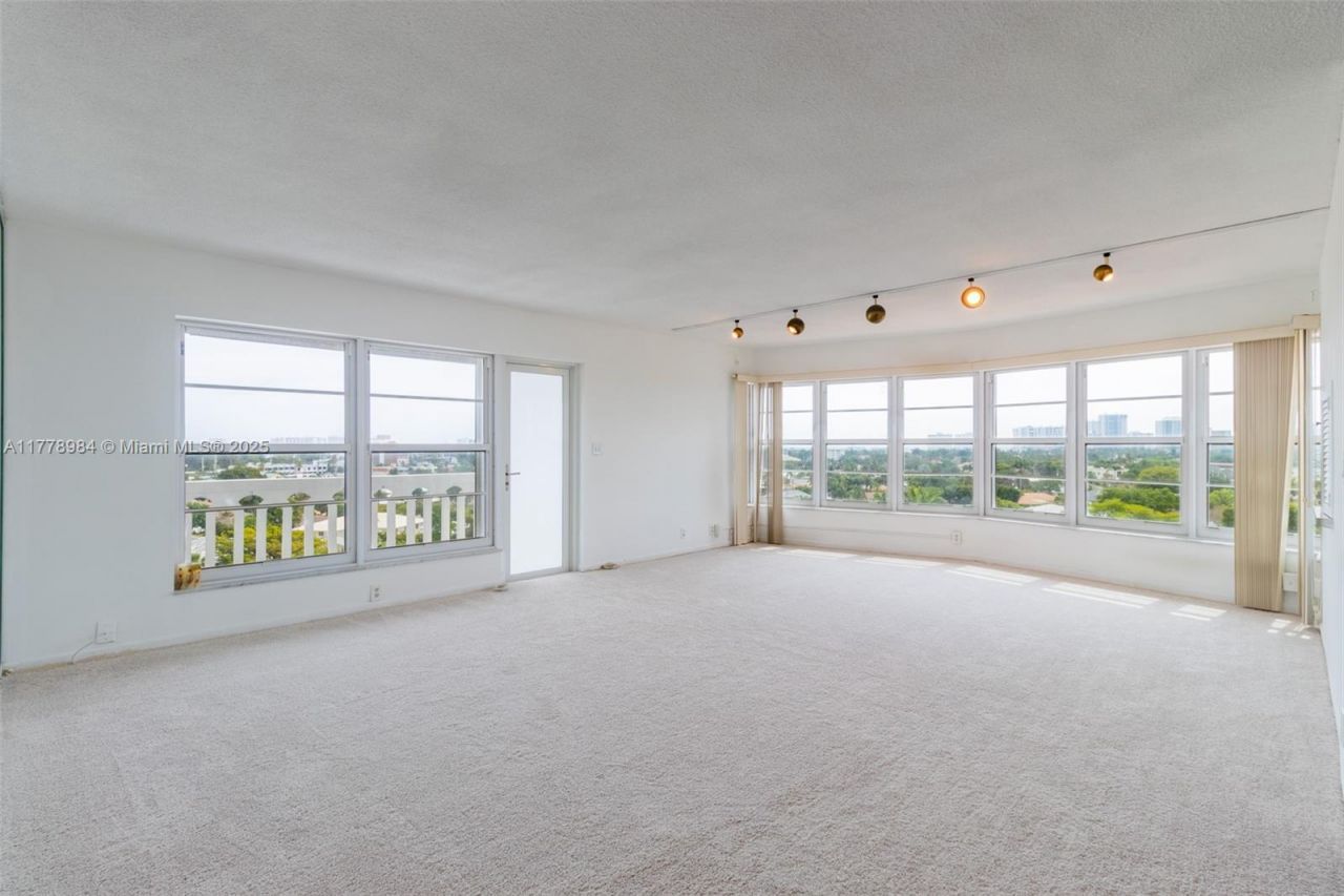 2500 NE 48th Ln, Unit 802, Fort Lauderdale, FL 33308 Photo