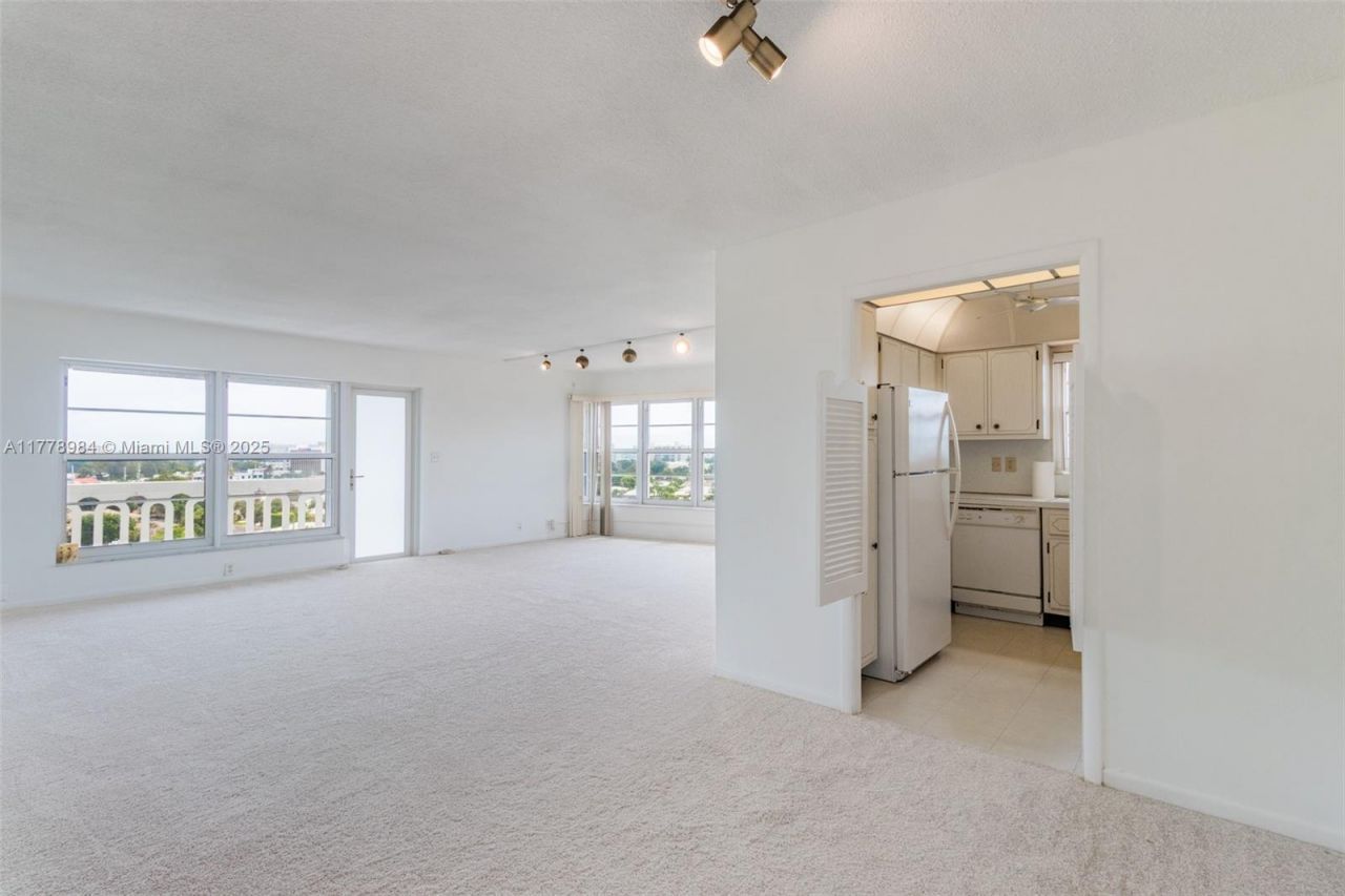 2500 NE 48th Ln, Unit 802, Fort Lauderdale, FL 33308 Photo