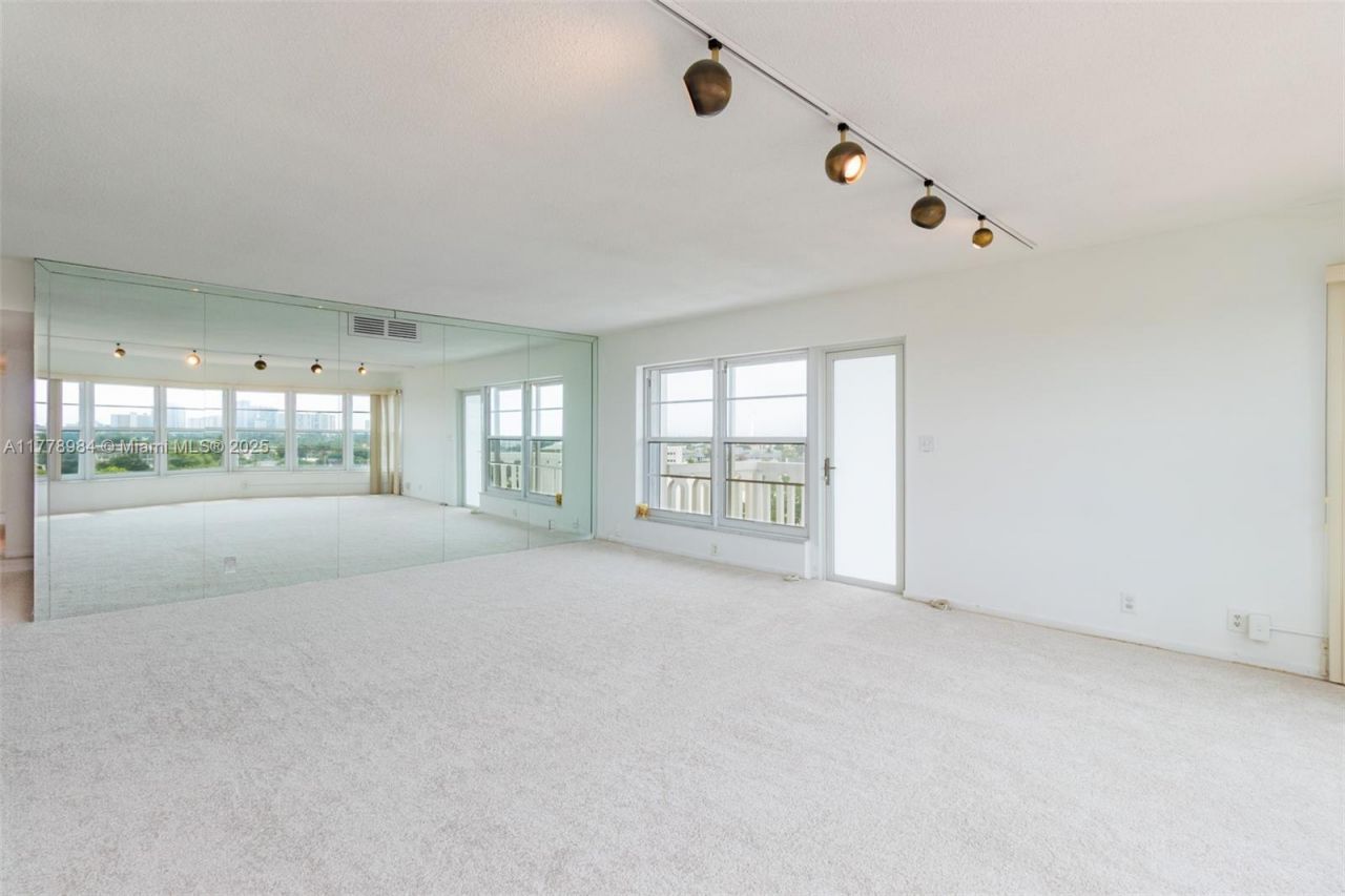 2500 NE 48th Ln, Unit 802, Fort Lauderdale, FL 33308 Photo