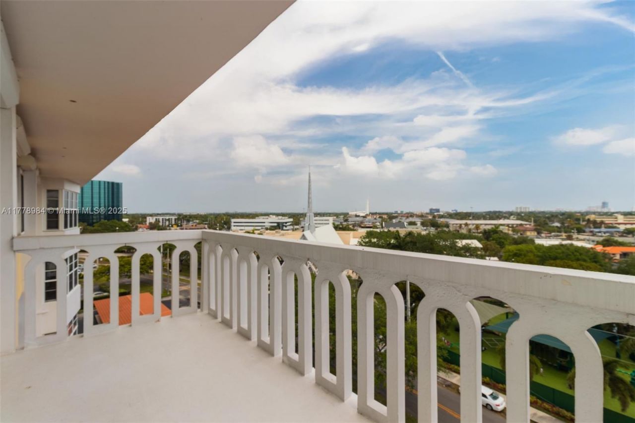 2500 NE 48th Ln, Unit 802, Fort Lauderdale, FL 33308 Photo