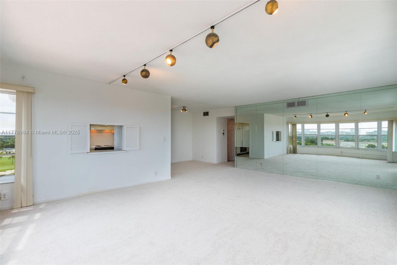 2500 NE 48th Ln, Unit 802, Fort Lauderdale, FL 33308 Photo